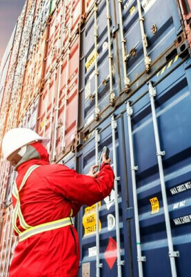 Customs Clearance in Santos | Affinity Logística Internacional Illustrative photo of a man checking a container.